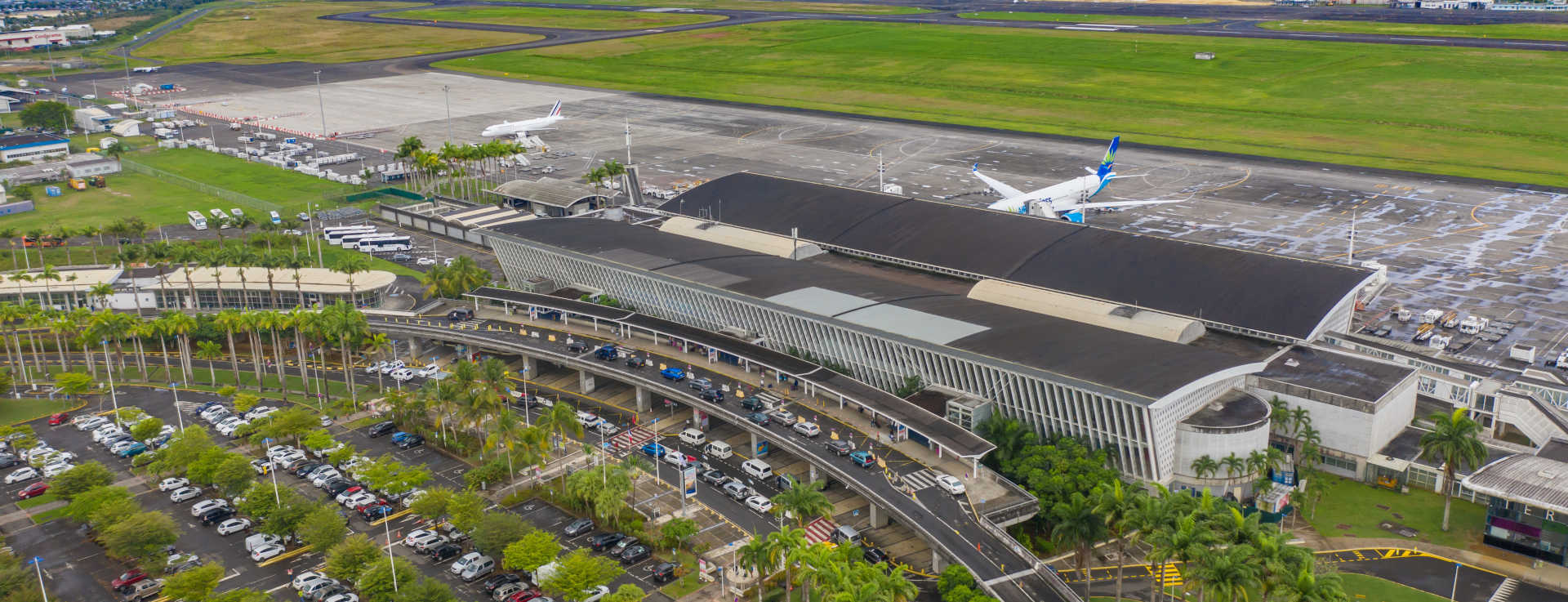 Guadeloupe Pôle Caraïbes Aéroport international des îles de Guadeloupe<br/> et outil du développement socio-économique du territoire